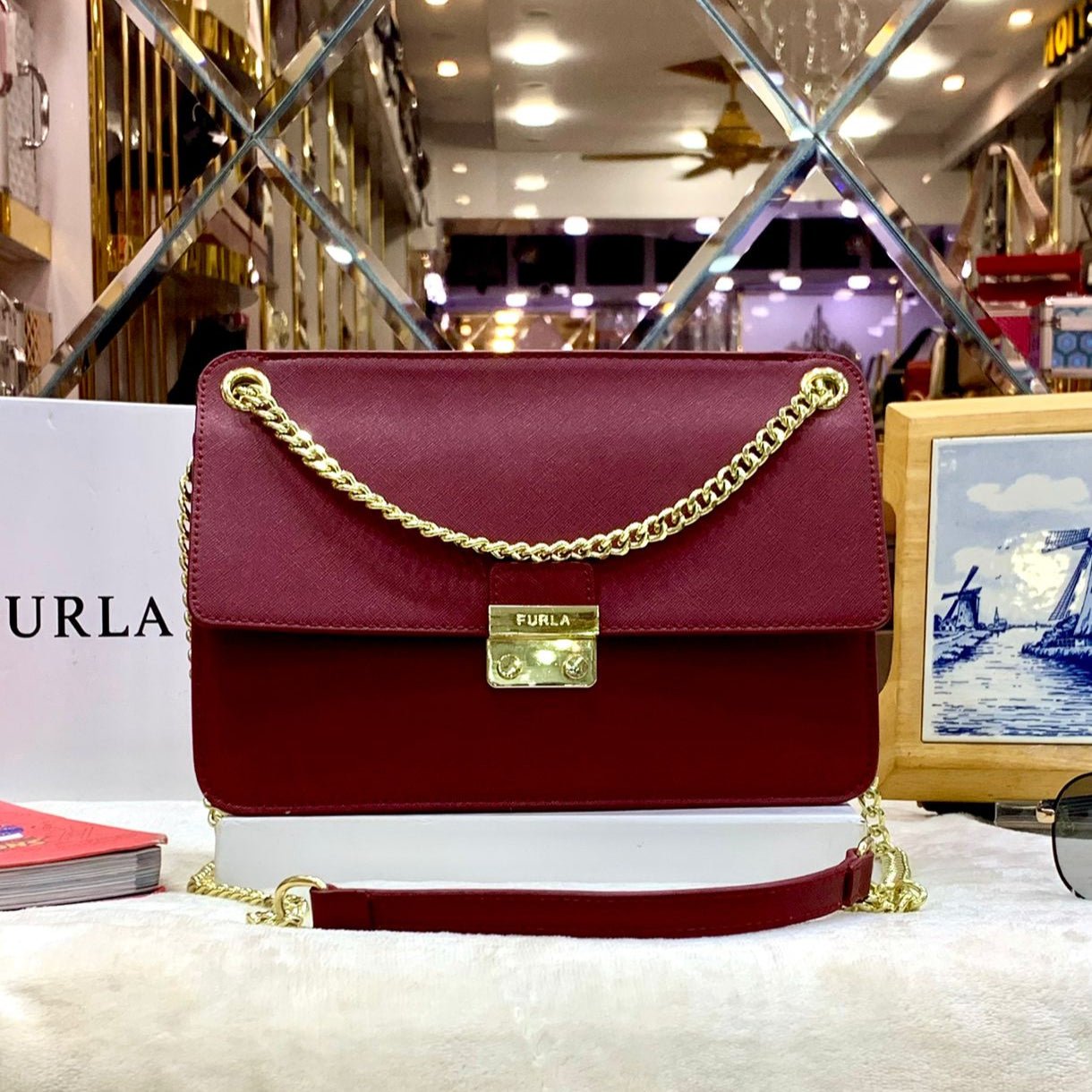 Furla Elegant Handbag – Stylish & Versatile with Long Belt