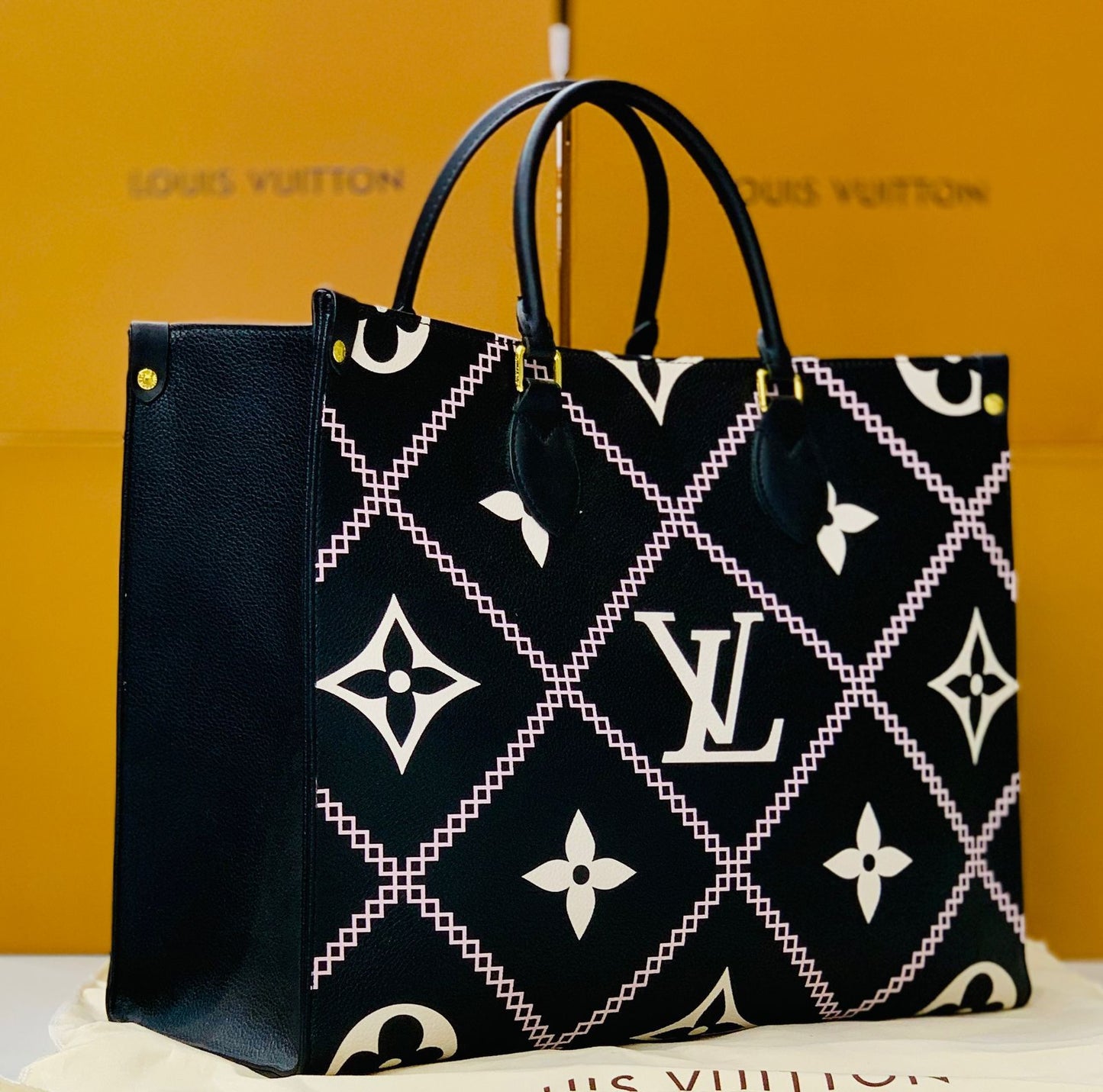 LV ONTHEGO TOTE BAG