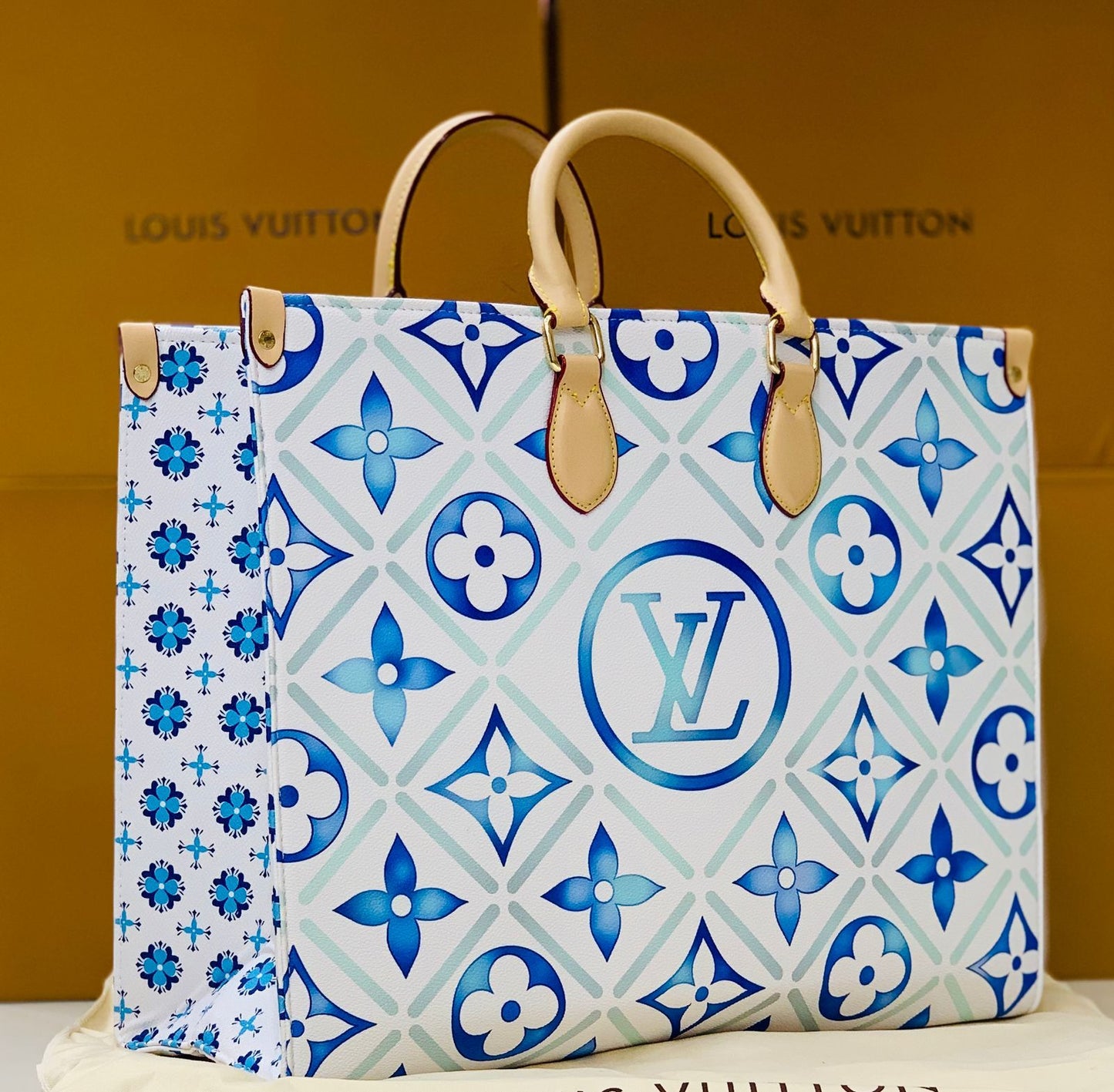 LV ONTHEGO TOTE BAG